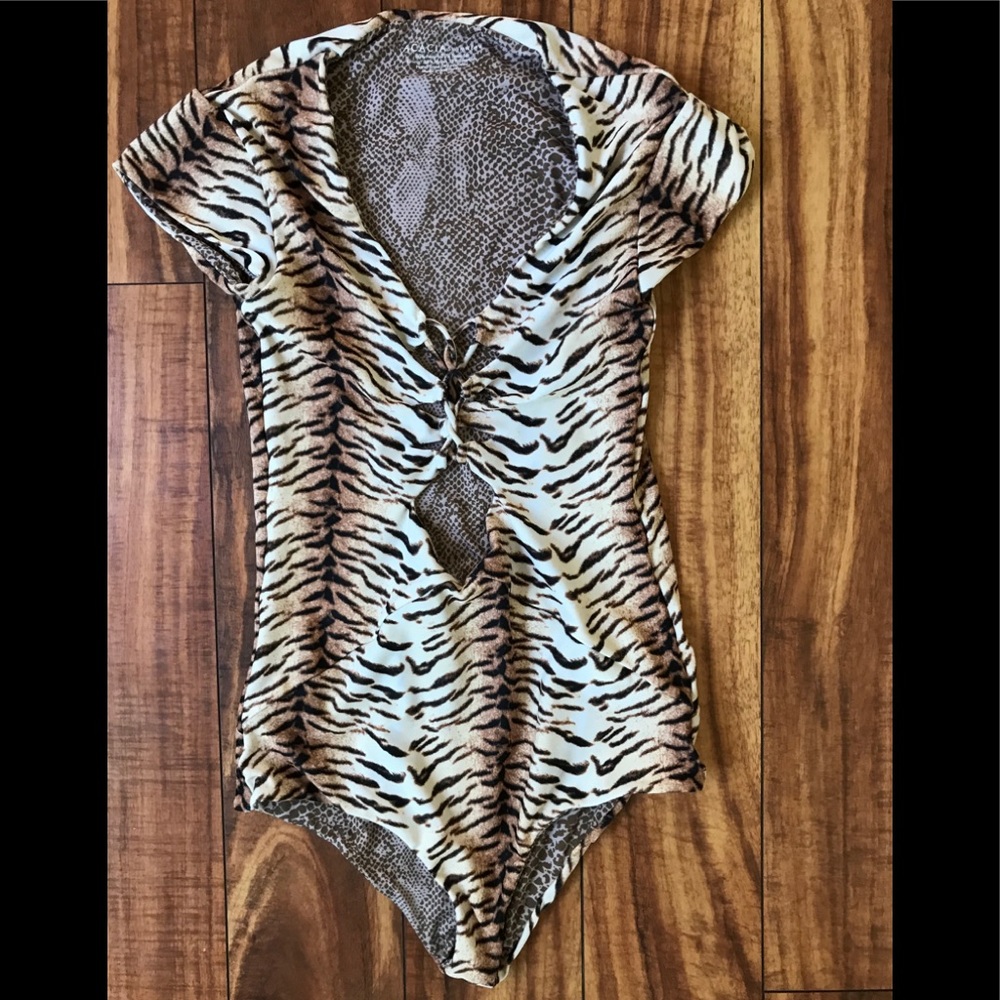 Acacia Veracruz in tiger print- small